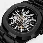 AXEL ROYAL: BLACK